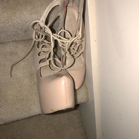 Heels - Picture 2 of 3